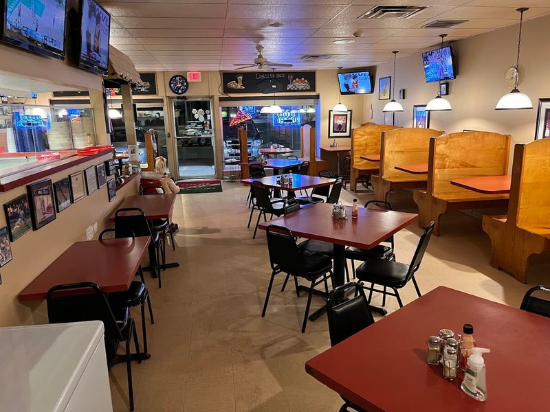 Larry A's Pizza, Macomb