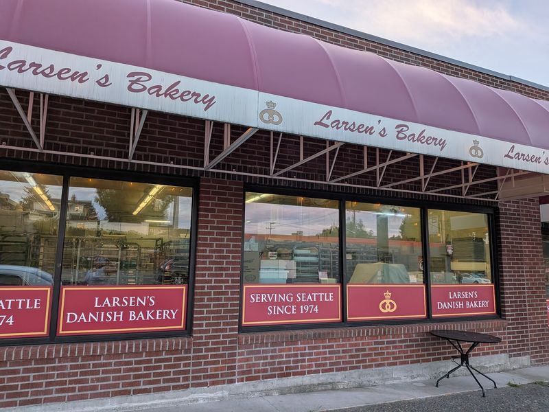 Larsen's Bakery