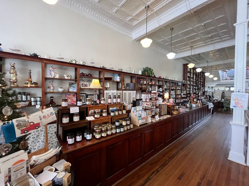 Laura's Tea Room, Ridgeway
