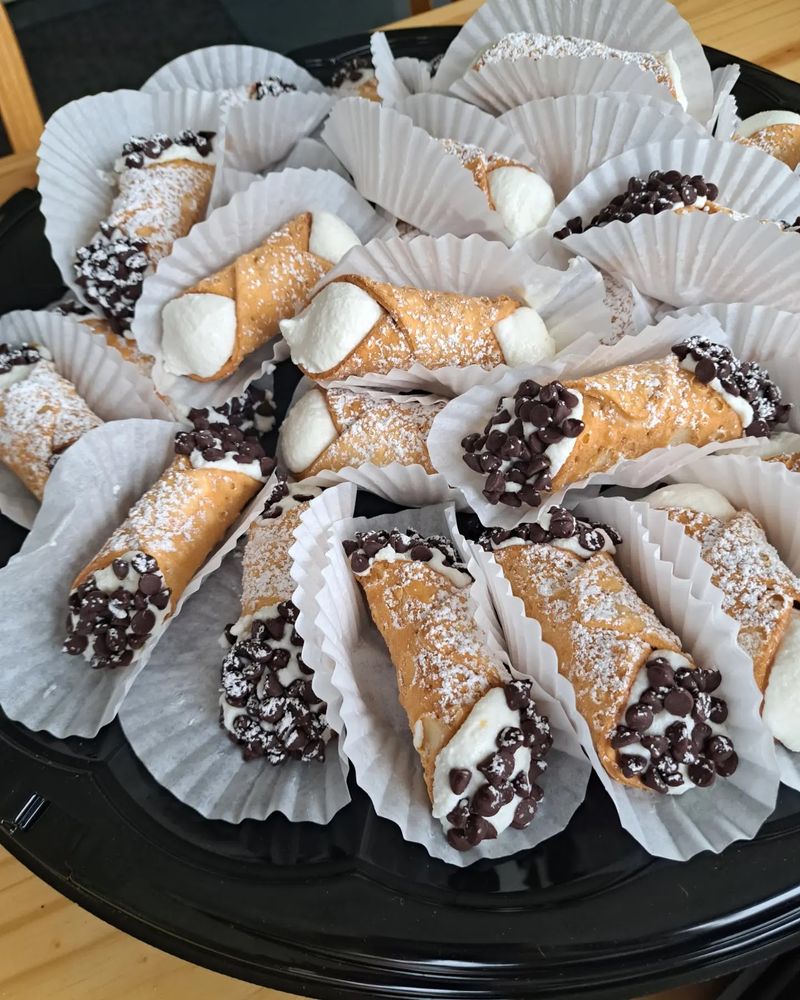 Laurel's Dolce Vita, Thomaston