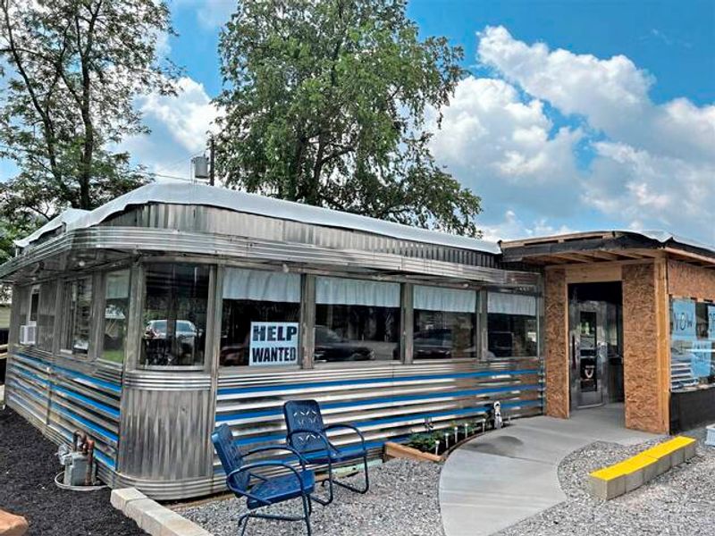 Dolly's Diner — North Apollo