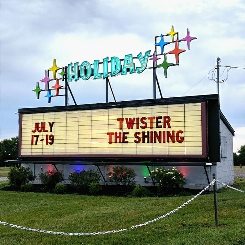 Read The Marquee, Then The Crowd