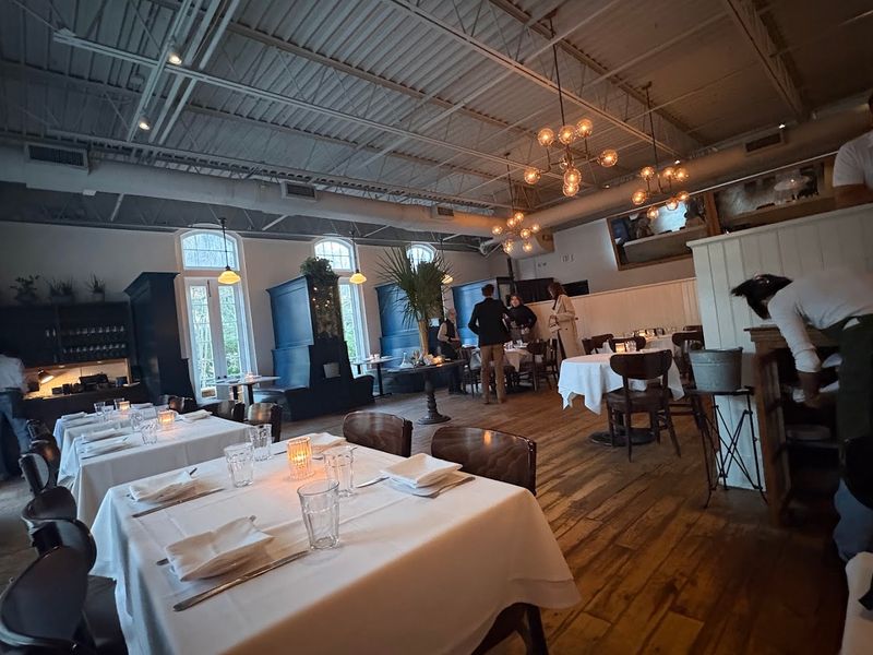 Le Farfalle, Charleston