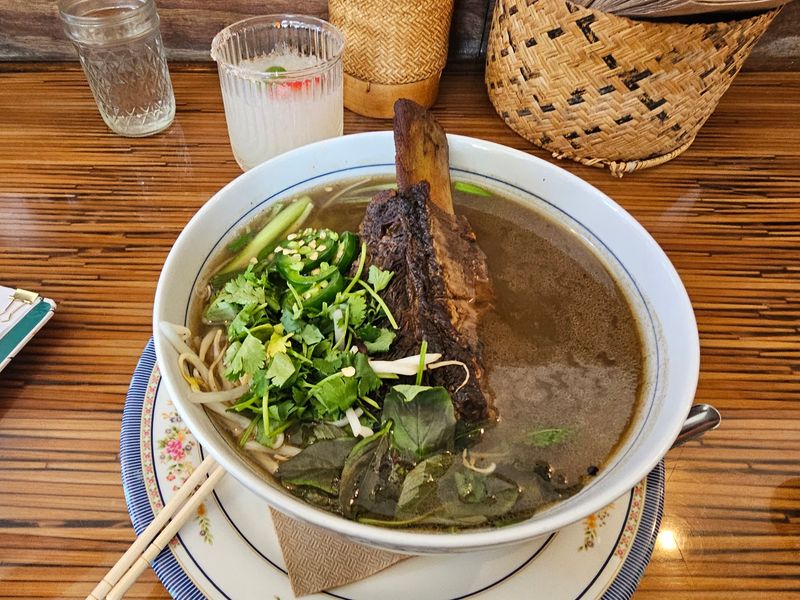 Le Mu Eats, Bethel