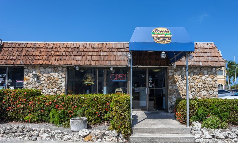 Brooks Burgers - 330 9th St S, Naples