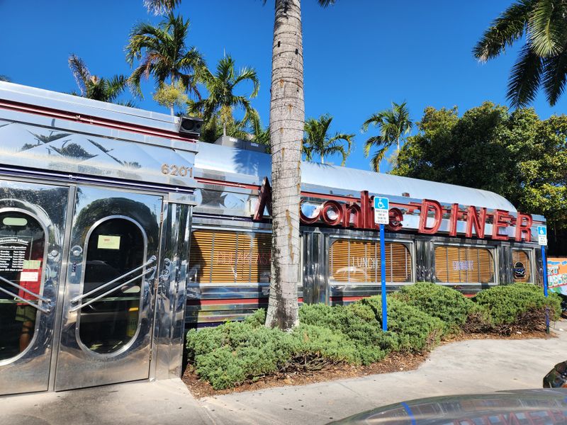 Moonlite Diner – Fort Lauderdale