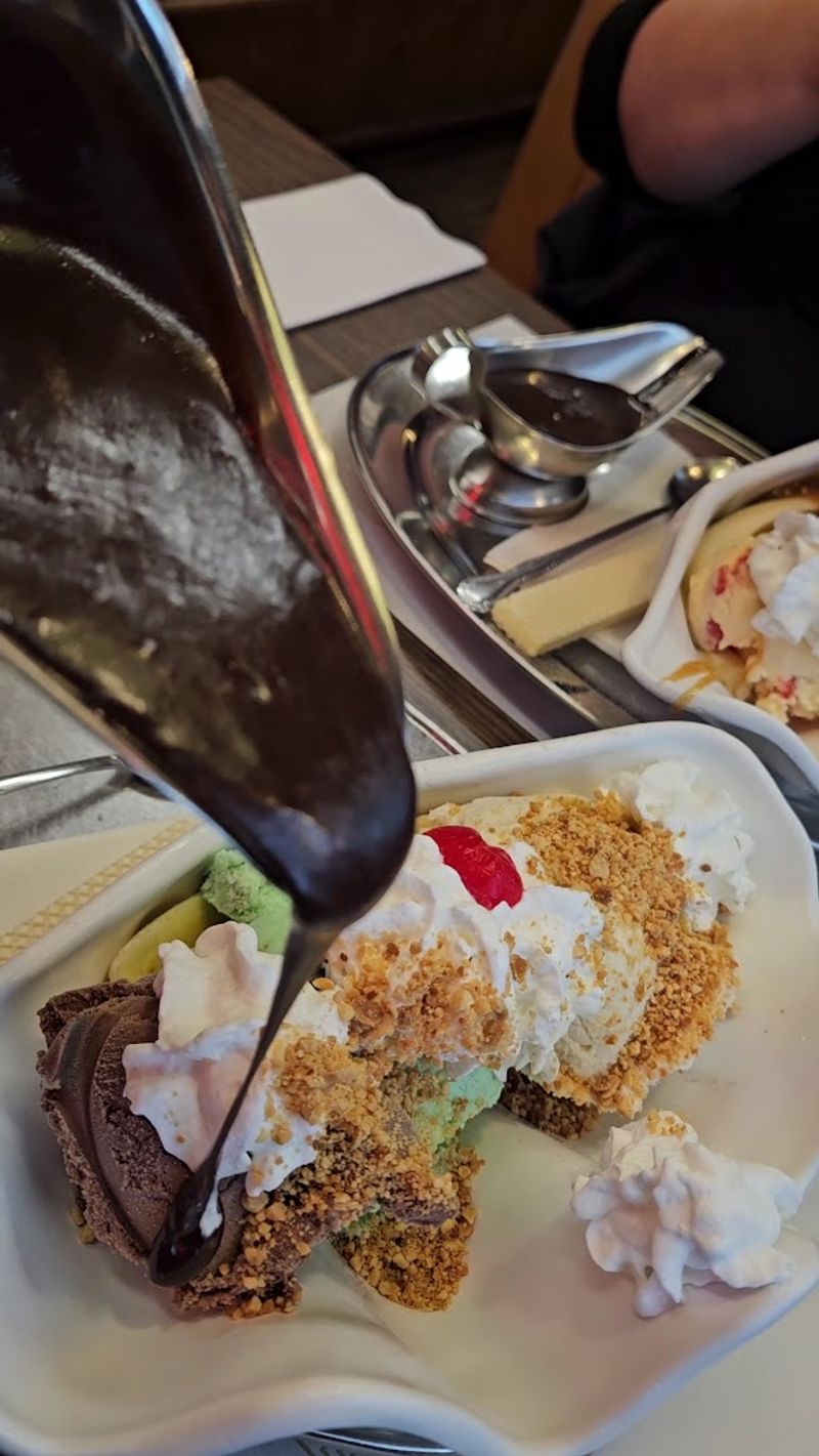 Legendary Ice Cream Sundaes 