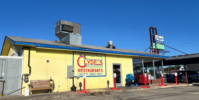Clyde’s Drive-In — 178 US-2, St Ignace