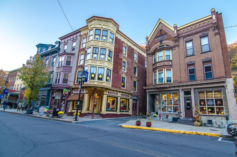 Downtown Shopping in 19th-Century Storefronts