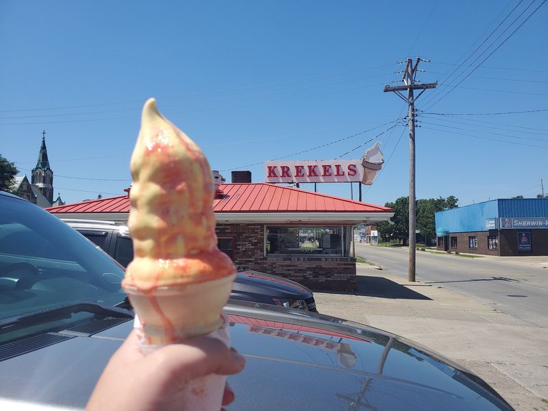 Lemon Ice Cream That Steals the Show Lemon Ice Cream That Steals the Show