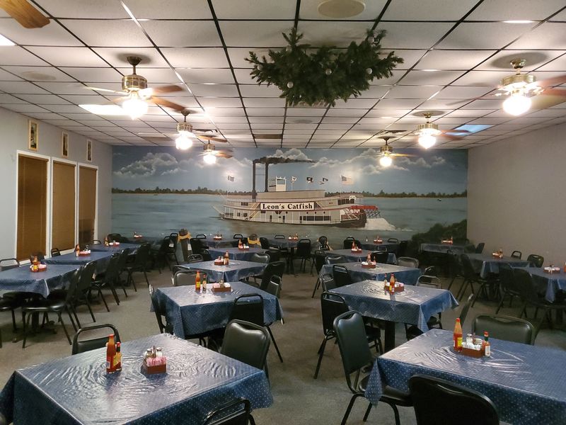 Leon's Catfish & Shrimp Restaurant, Pine Bluff Leon's Catfish & Shrimp Restaurant, Pine Bluff
