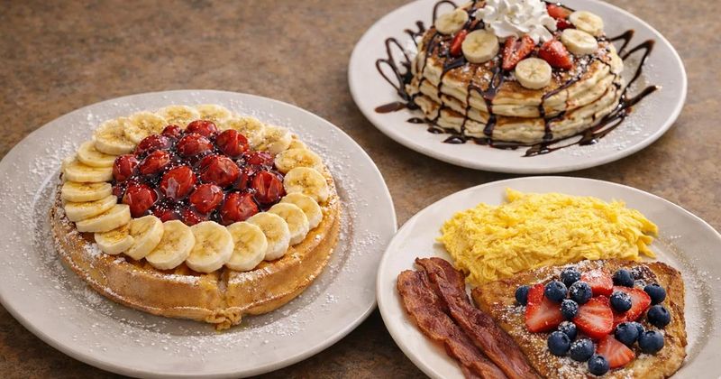 Les Cafe Pancake House (Hickory Hills) Les Cafe Pancake House (Hickory Hills)