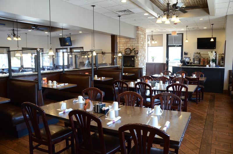 Les Cafe Pancake House (Hickory Hills) Les Cafe Pancake House (Hickory Hills)