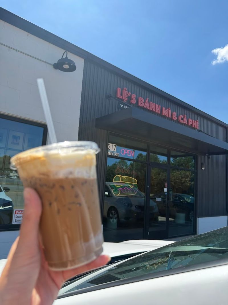 Le's Sandwiches & Cafe