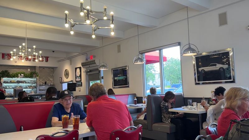 Lester's Diner - Pompano Beach