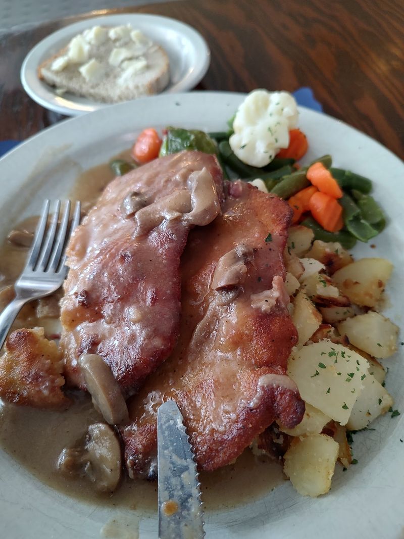 Let Iowa Avenue Dinner Be The Whole Occasion