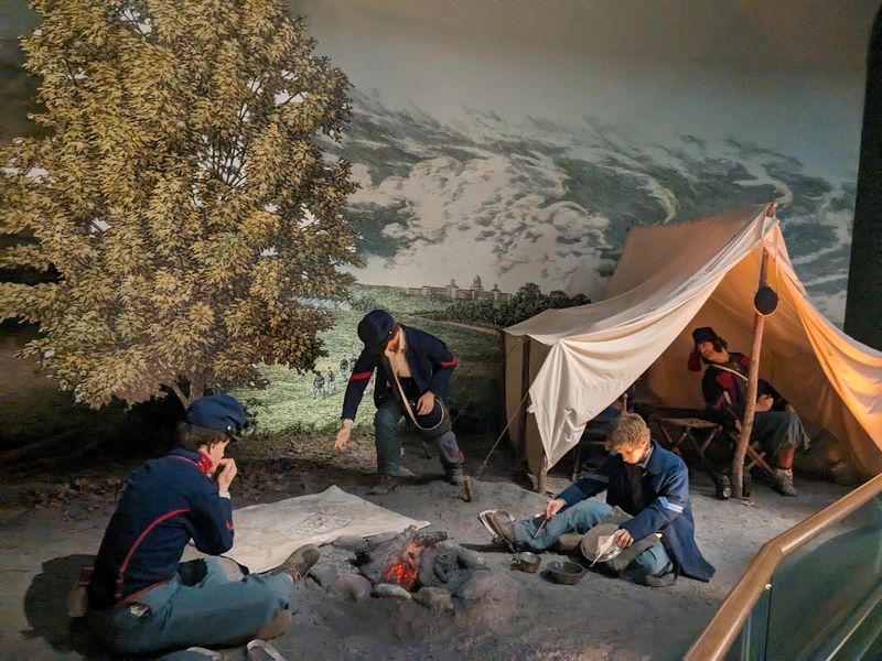 Life-Like Mannequins That Make History Feel Real