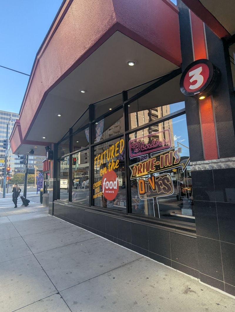 The Burger Crowd Effect