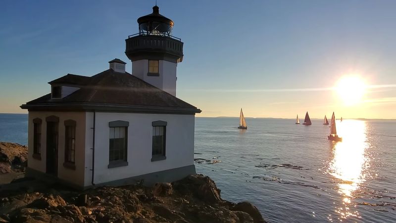 Lighthouse Standing Since 1919 Lighthouse Standing Since 1919