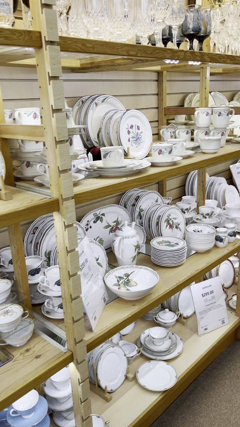 China Sets And Crystal That Belong On Your Table