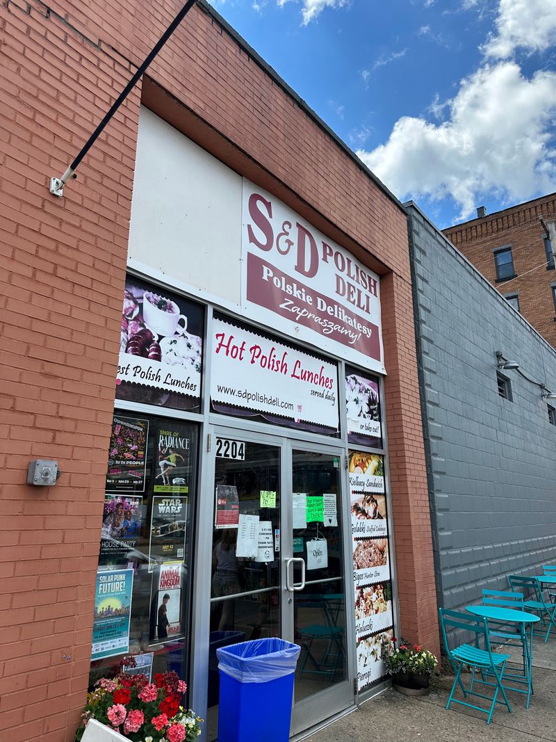 Family-Run Operation with Generations of Knowledge