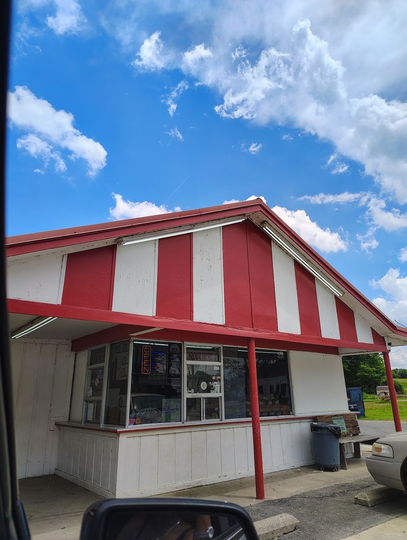 Lions Den Drive In, Clarendon Lions Den Drive In, Clarendon