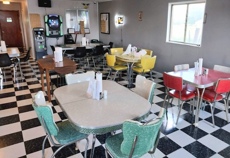 Wally's - Ellis Grove