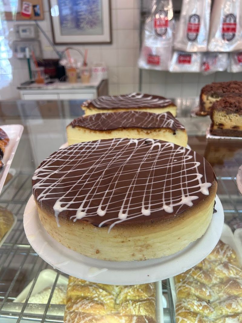 Custom Cakes Made With Genuine Care And Precision