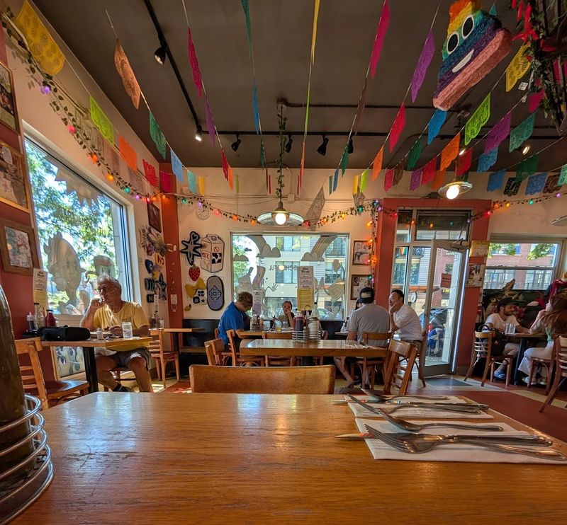 Little Cheerful Cafe