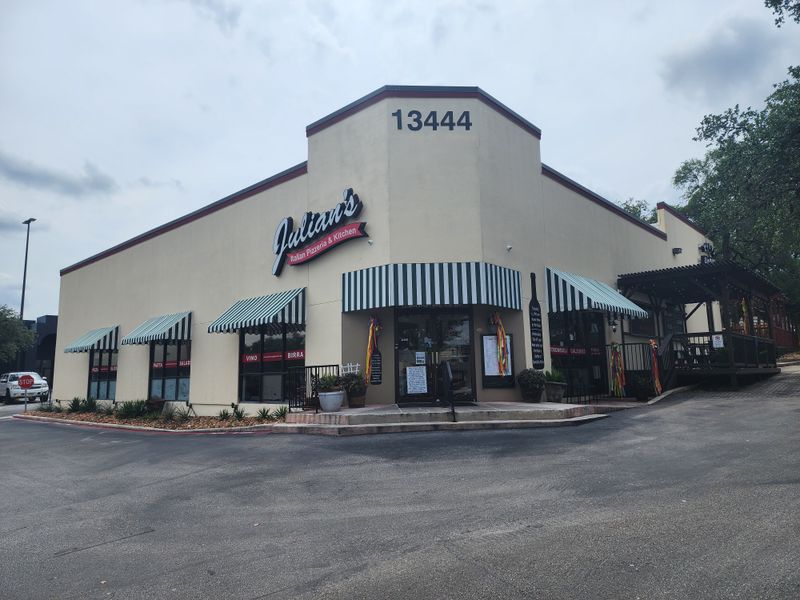 Julian's Italian Pizzeria & Kitchen (West Avenue) (San Antonio)