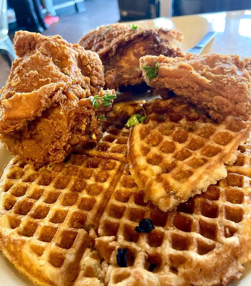Lo-Lo's Chicken & Waffles