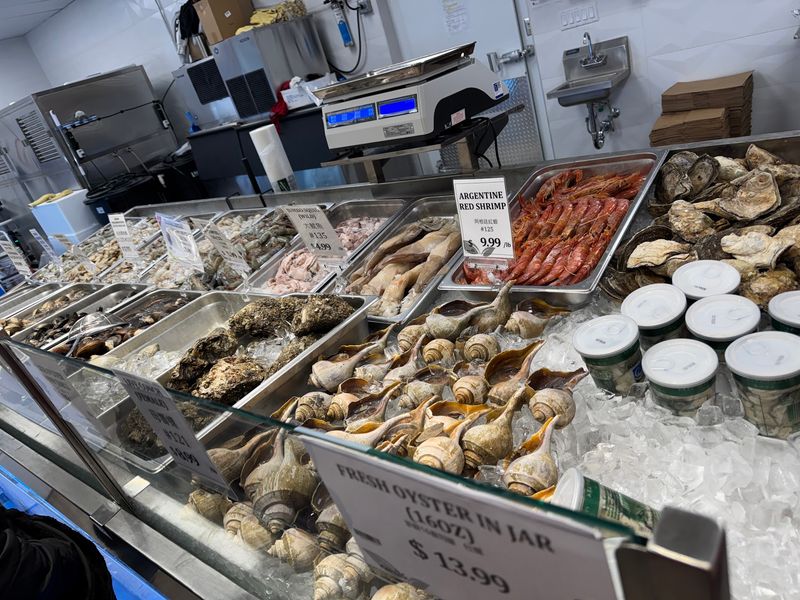 Live And Fresh Seafood That Rivals A Coastal Market