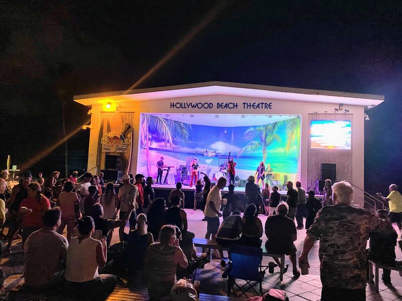 Live Music And Entertainment Along The Strip