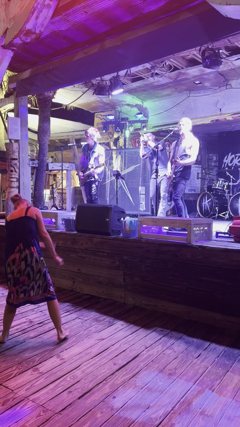Live Music That Runs Even On Weeknight Evenings