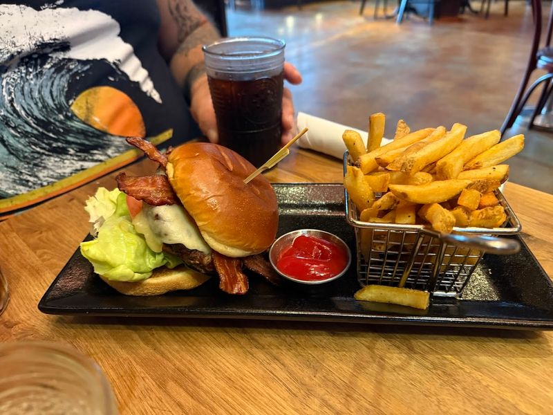 The Edison Burger That Earns Its Reputation Every Single Time