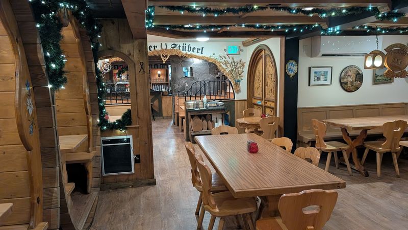Live Music Turns Dinner Into A Full-On Experience