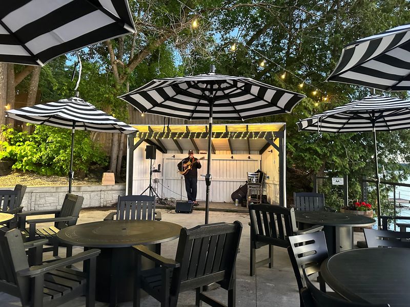 Live Music Turns Dinner Into A Lakeside Show