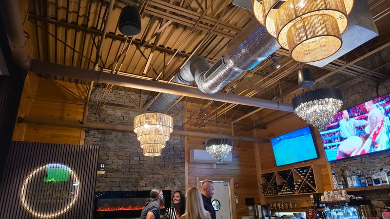 Live Music and a Festive Weekend Buzz