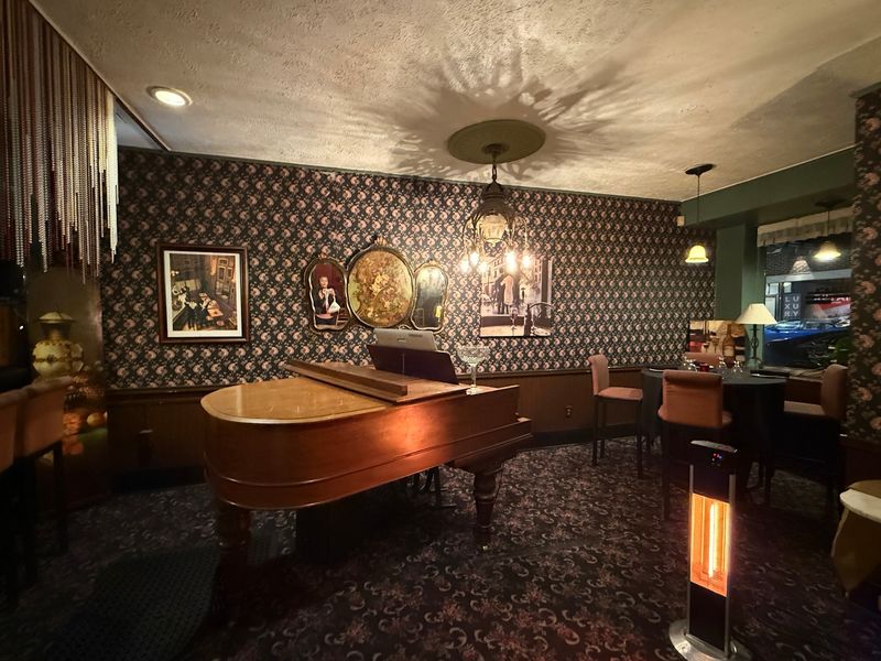 Live Piano Music That Sets The Mood