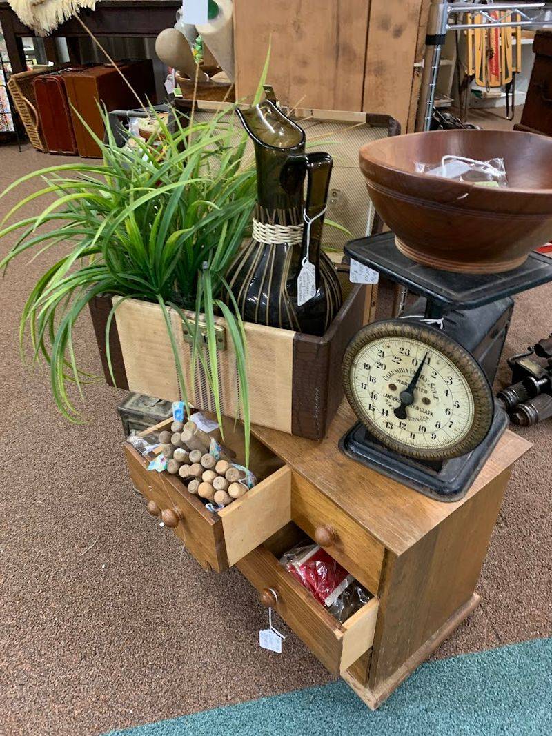 Raymond, Illinois – Lighthouse Antique Mall
