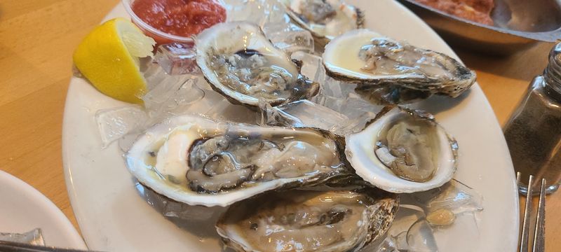 The Raw Bar That Turns Oyster Skeptics Into Believers