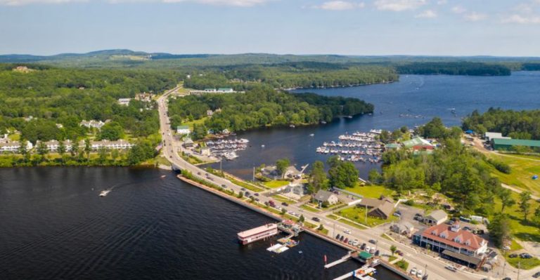 Locals Say This Quiet Maine Lake Town Has Been Overtaken By Summer Crowds