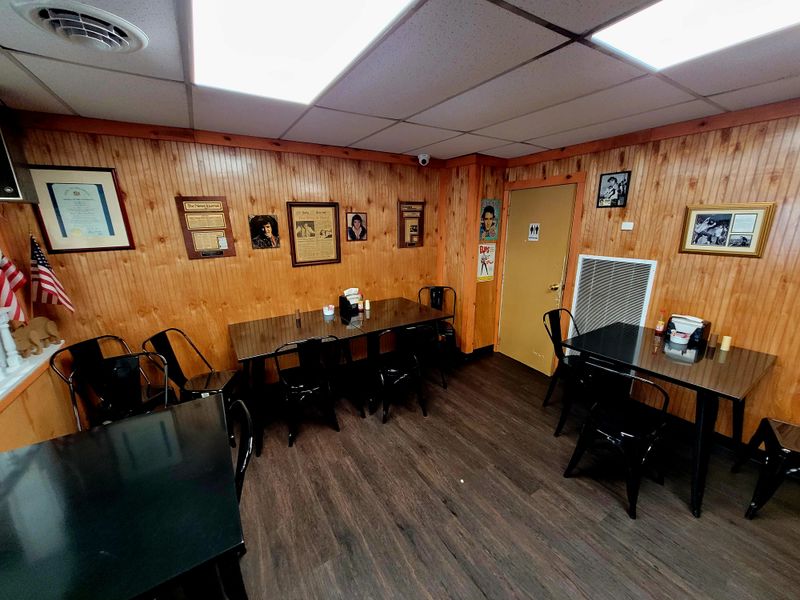 Down-Home Atmosphere Feels Like Breakfast at a Friend's House