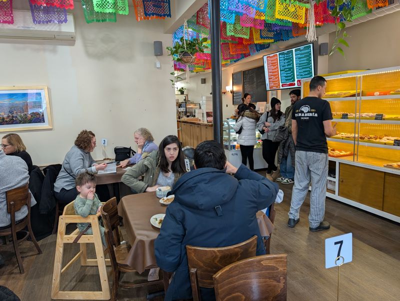 Hours That Accommodate Early Birds and Brunch Lovers