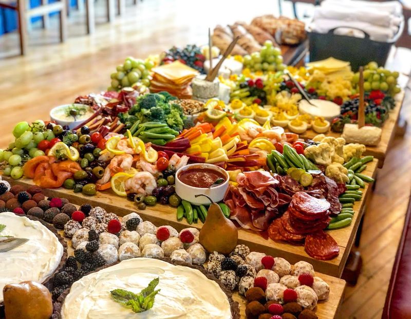 Operating Hours Make Midweek Brunches Totally Possible