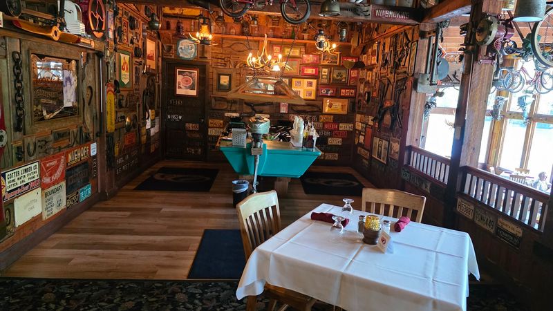 Gaston’s Restaurant, Lakeview