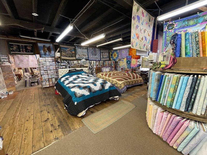 Log Cabin Quilt Shop & Fabrics, Bird-in-Hand, PA