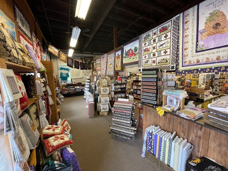 Log Cabin Quilt Shop & Fabrics, Bird-in-Hand