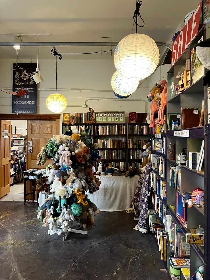 Loganberry Books, Shaker Heights