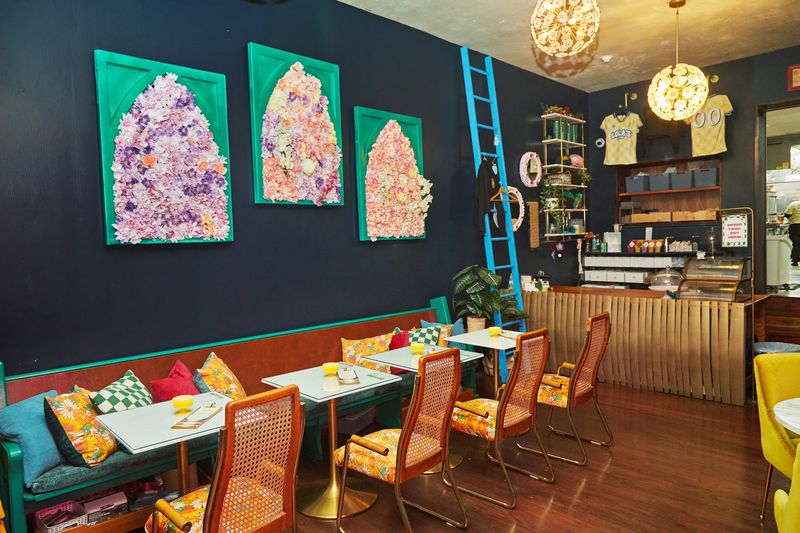 Lola's Eatery